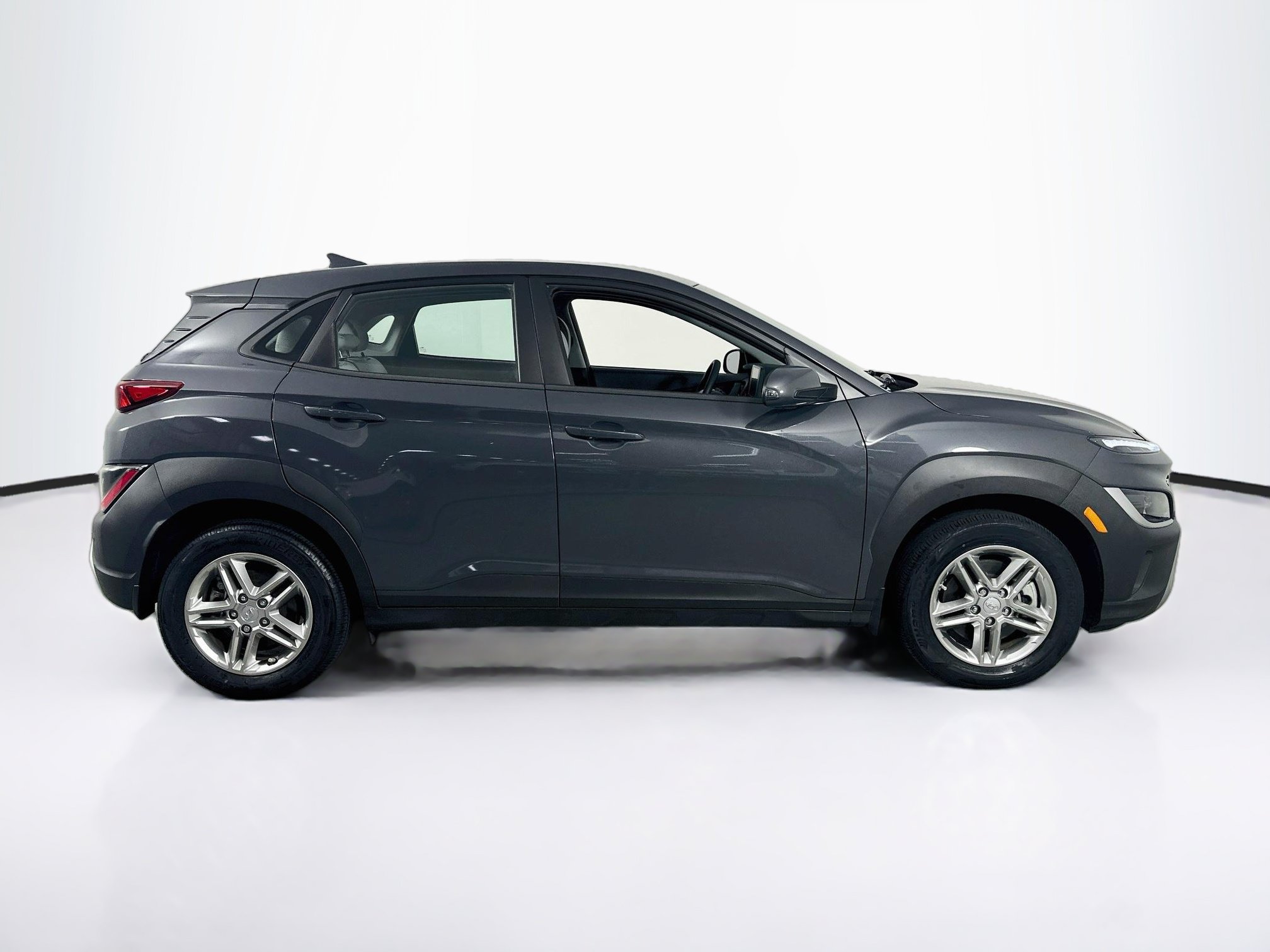 Used 2023 Hyundai Kona SE AWD/4WD image 4