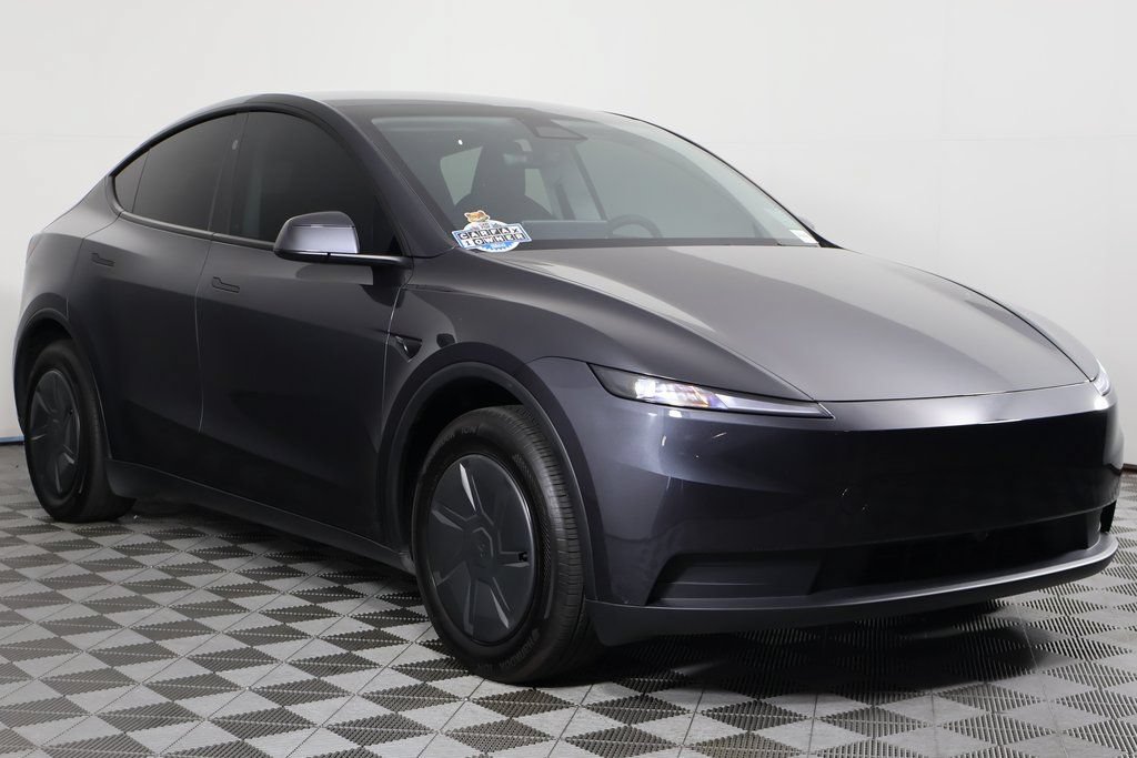 Used 2026 Tesla Model Y 2WD image 3