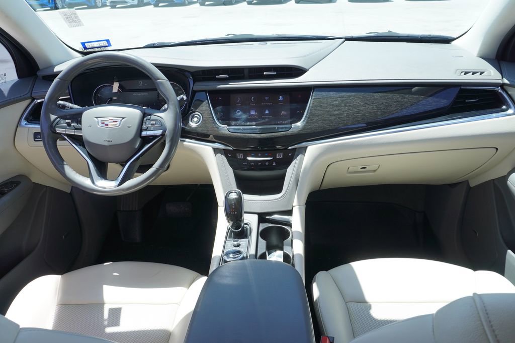 Used 2020 Cadillac XT6 Premium Luxury FWD image 12