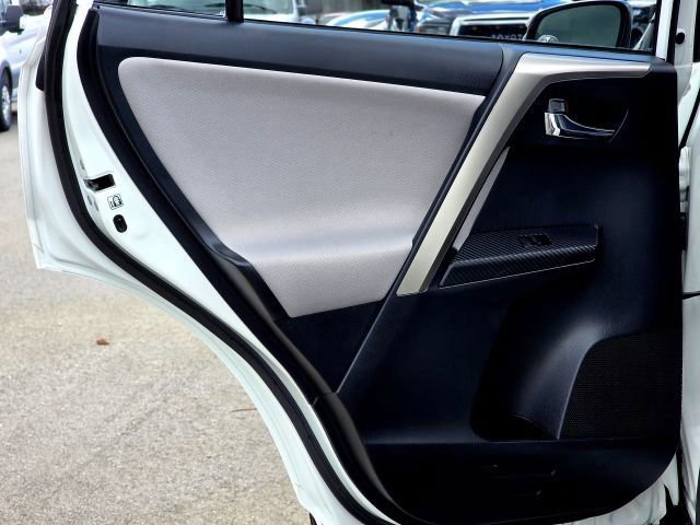 Used 2015 Toyota RAV4 XLE AWD/4WD image 32