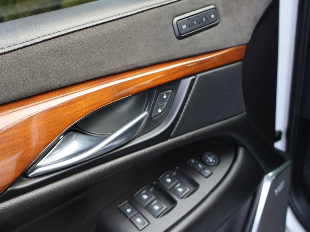 Used 2019 Cadillac Escalade 4WD w/ LPO, Radiant Package image 19