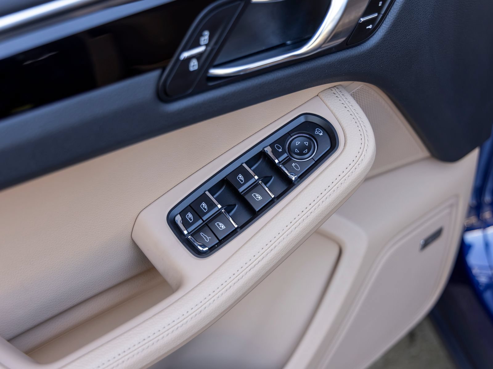 Certified 2026 Porsche Macan AWD/4WD image 27