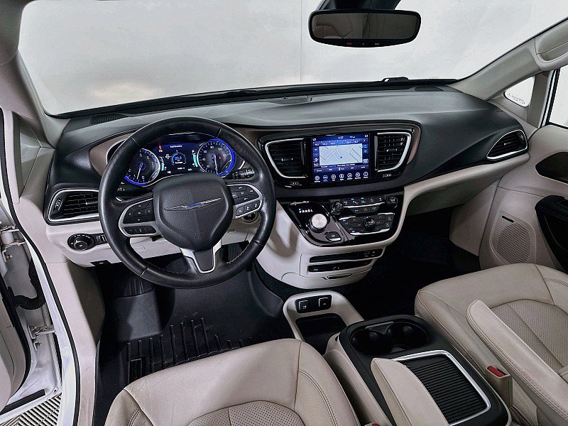 Used 2019 Chrysler Pacifica Touring-L Plus w/ Advanced Safetytec Group FWD image 24