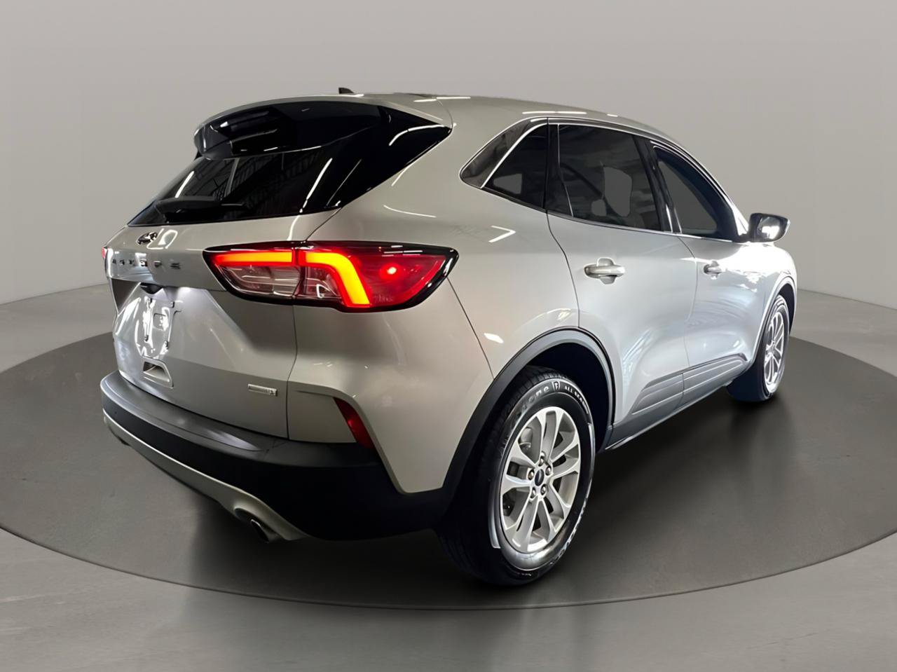 Used 2020 Ford Escape SE FWD image 6