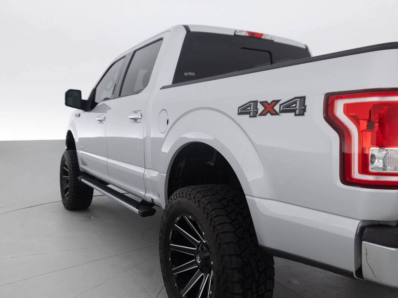 Used 2016 Ford F150 XLT w/ Equipment Group 302A Luxury AWD/4WD image 13