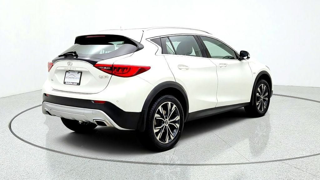 Used 2018 INFINITI QX30 AWD w/ Cargo Package image 5