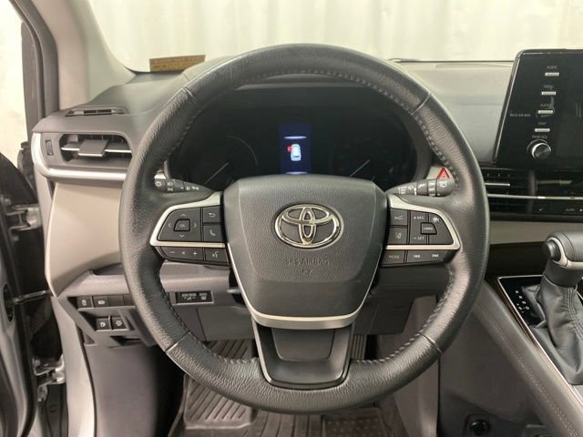 Certified 2022 Toyota Sienna XLE image 17
