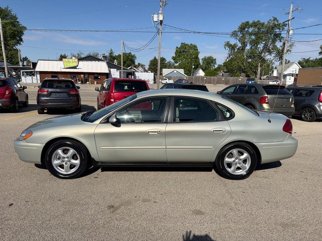 Used 2004 Ford Taurus SE FWD image 5