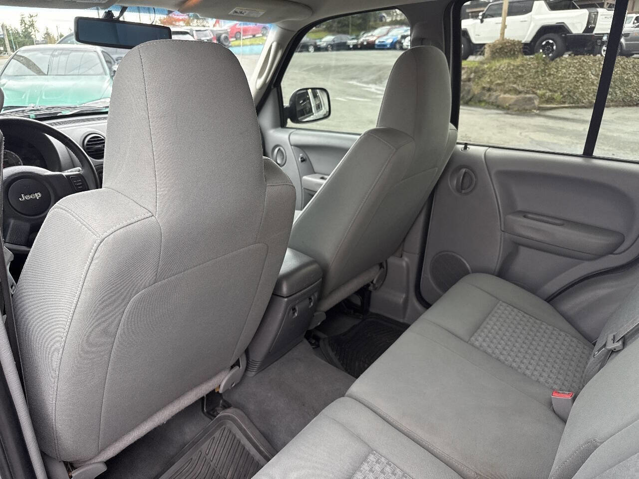 Used 2007 Jeep Liberty Sport image 32