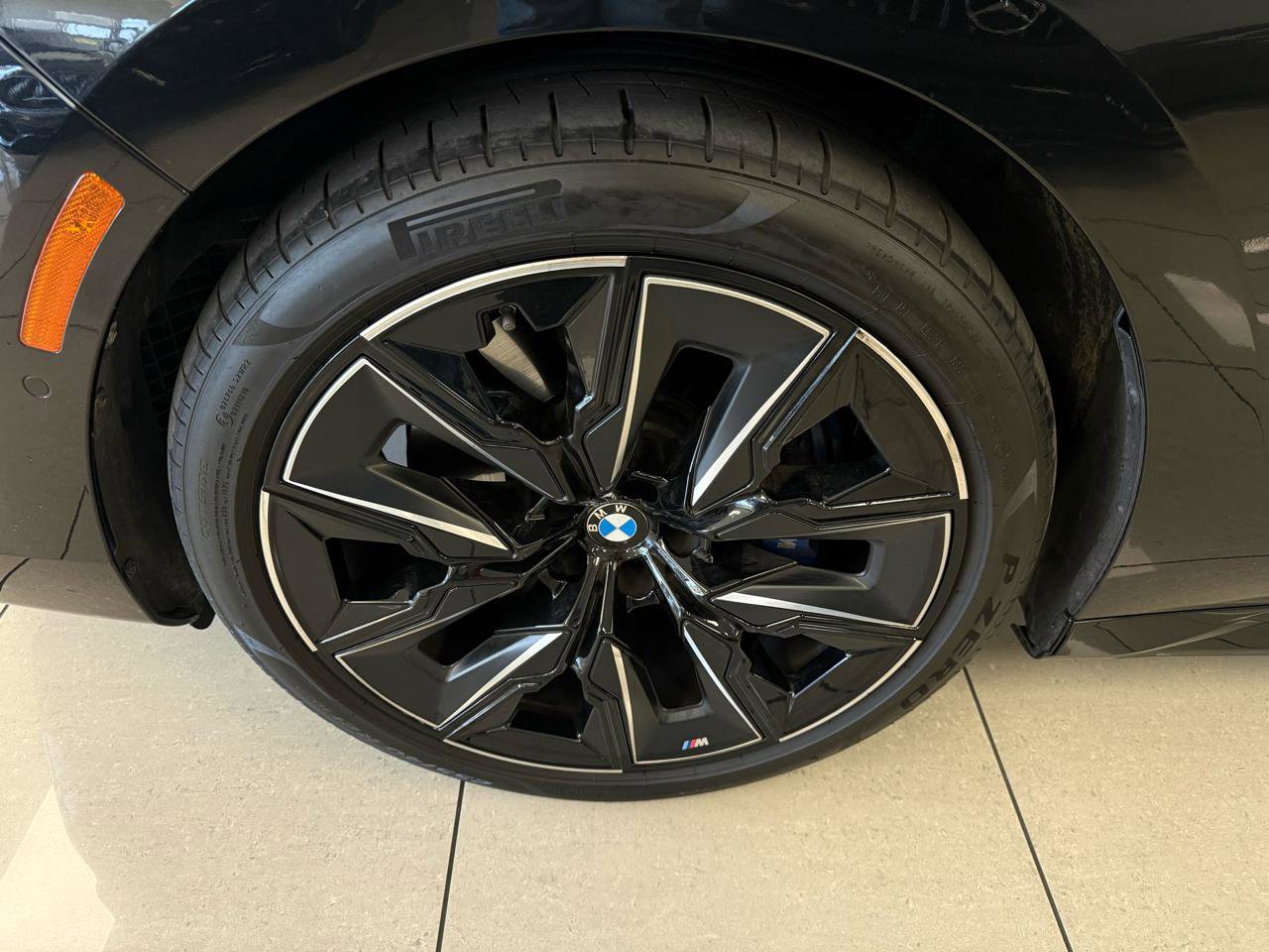 Used 2023 BMW 760i xDrive image 33