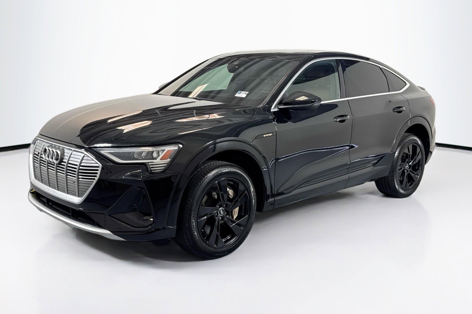 Used 2022 Audi e-tron Premium image 1