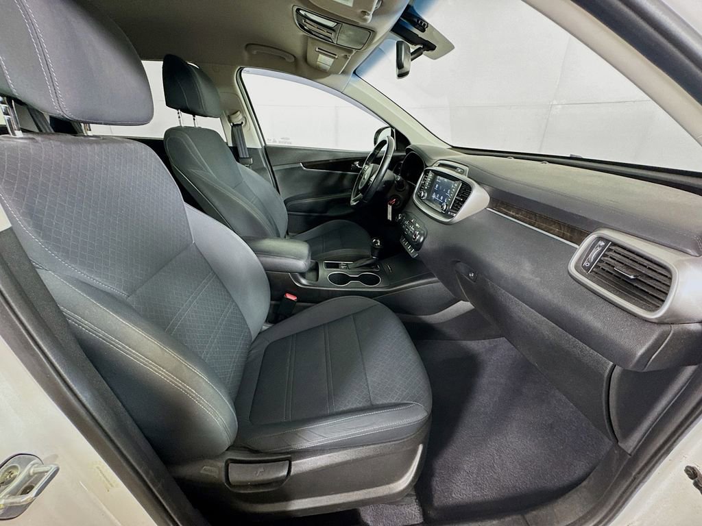 Used 2017 Kia Sorento LX w/ LX Convenience Package image 32