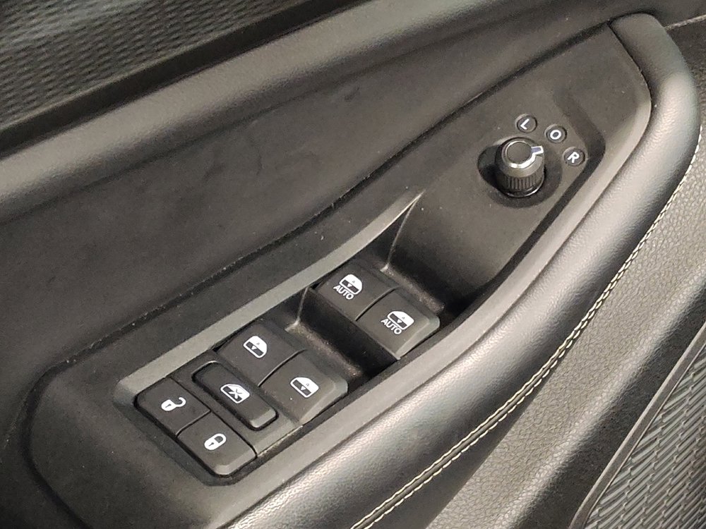 Used 2023 Jeep Grand Cherokee L Laredo AWD/4WD image 27