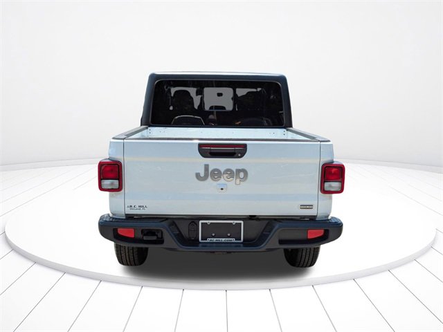 Used 2023 Jeep Gladiator Overland image 5