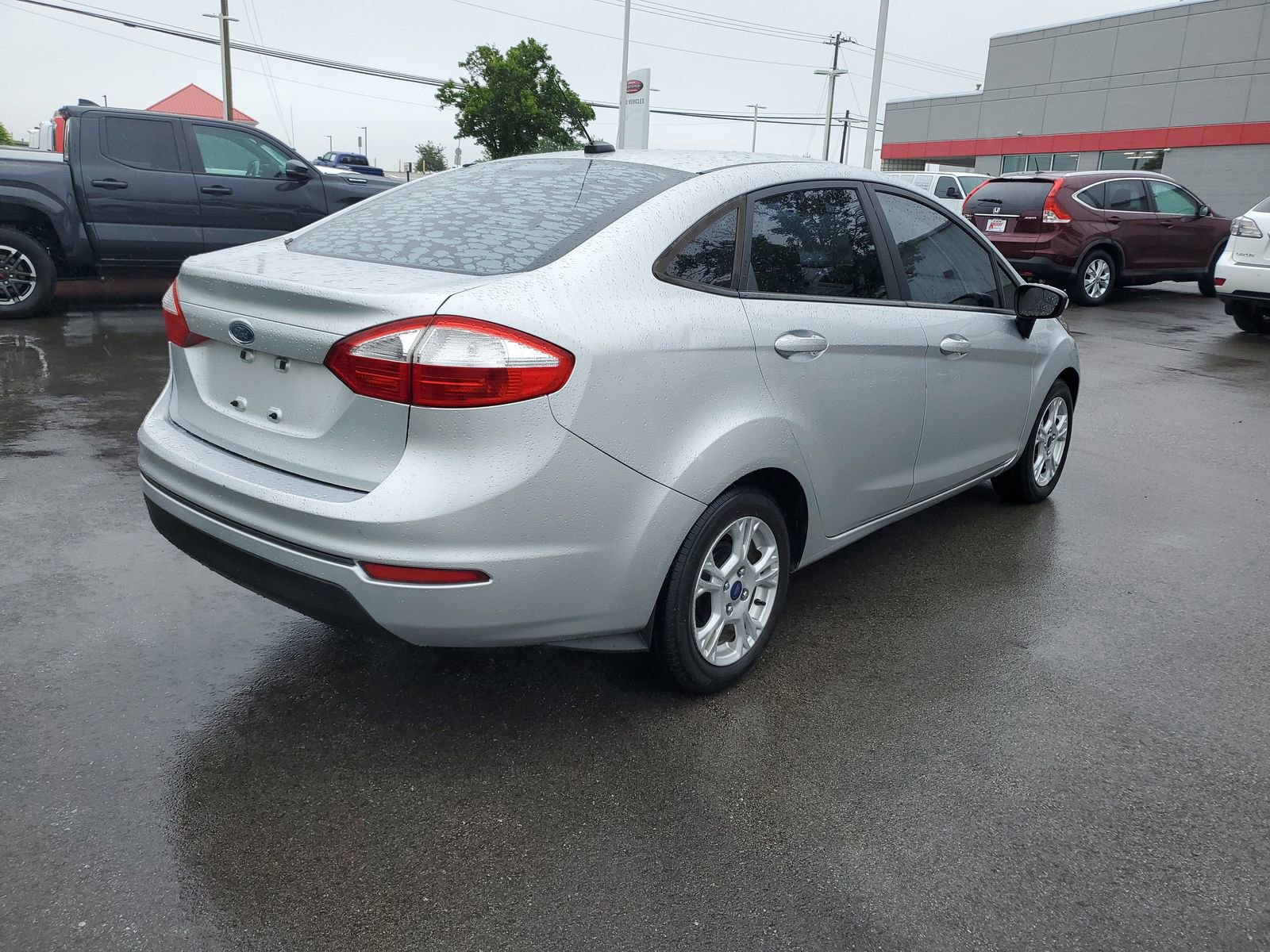 Used 2015 Ford Fiesta SE FWD image 4