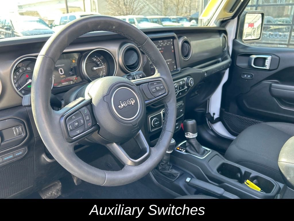 Used 2023 Jeep Wrangler Unlimited w/ Sun & Screen Package image 36