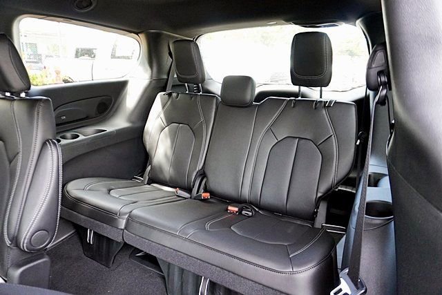 New 2026 Chrysler Pacifica Select AWD/4WD image 21
