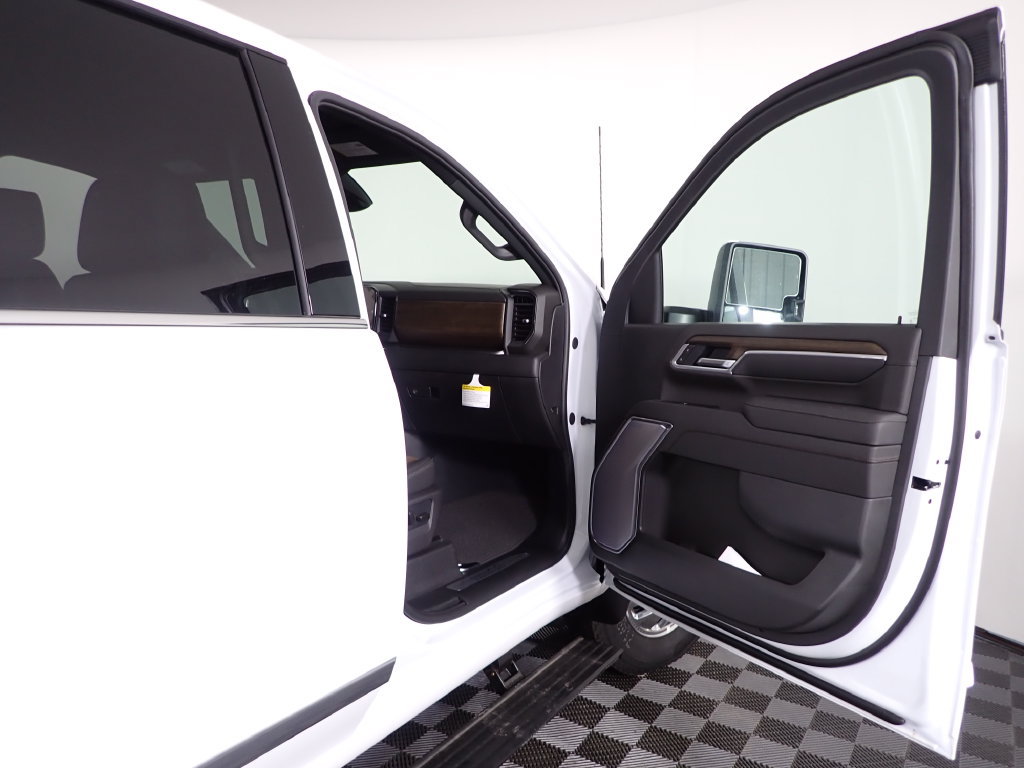 New 2026 Chevrolet Silverado 3500 High Country AWD/4WD image 37