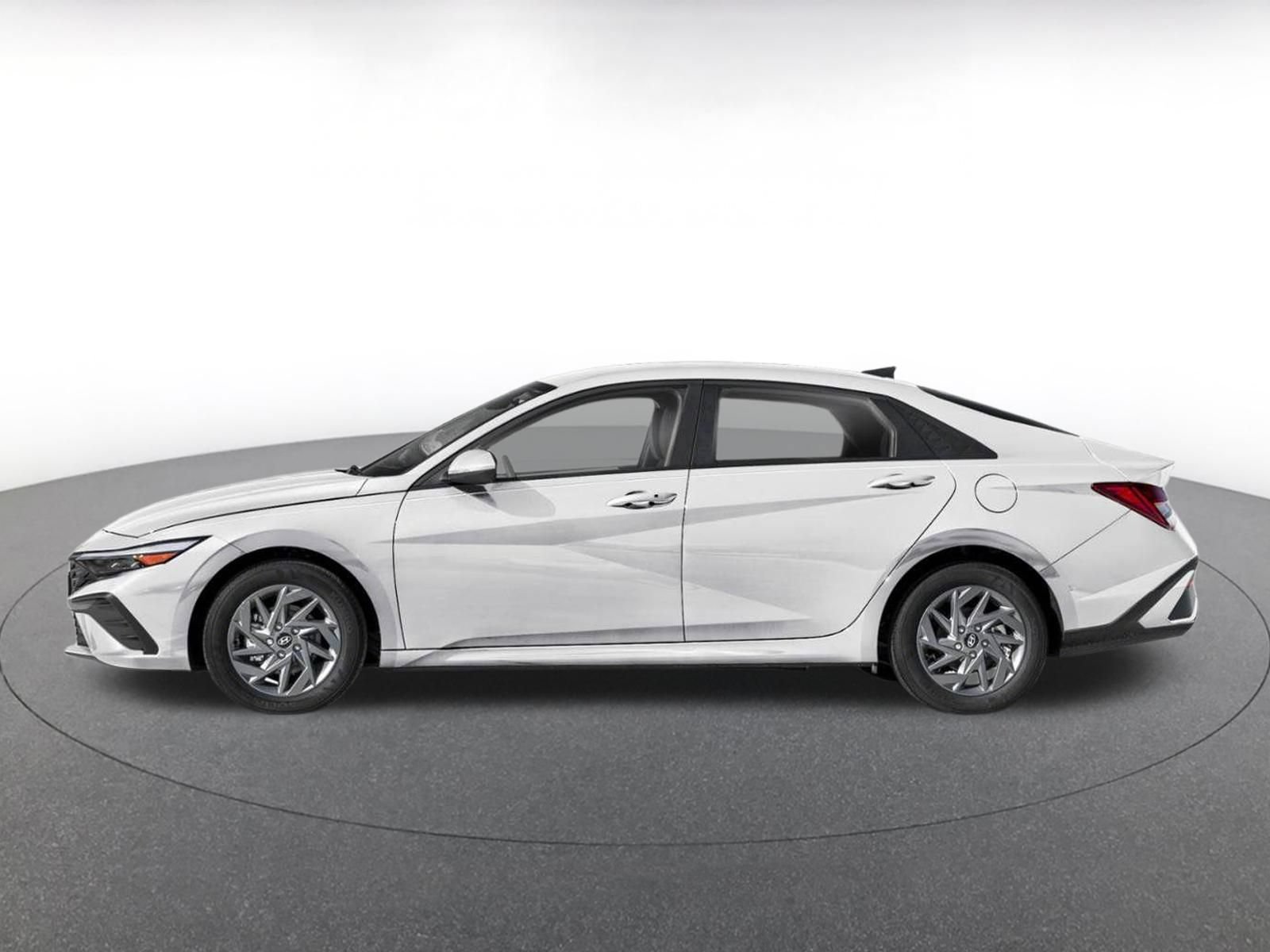 Used 2026 Hyundai Elantra Hybrid FWD image 7