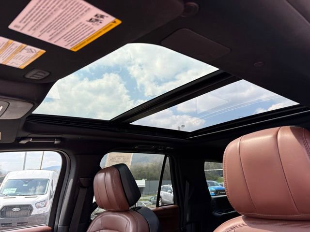 Used 2025 Lincoln Navigator Reserve image 31