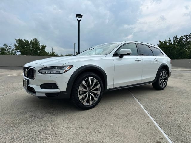 Certified 2025 Volvo V90 B6 Cross Country Plus AWD/4WD image 4
