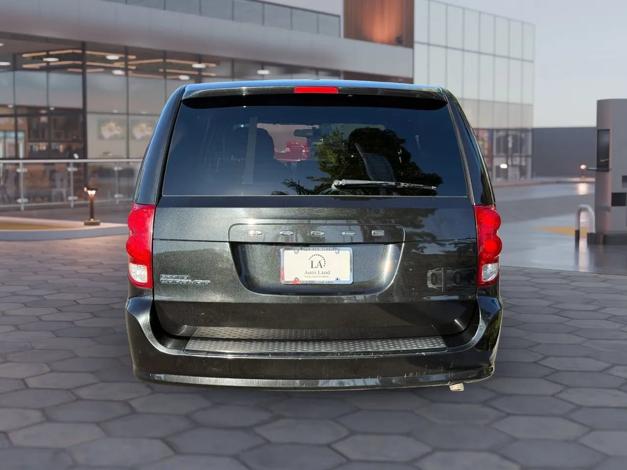 Used 2016 Dodge Grand Caravan SE FWD image 5
