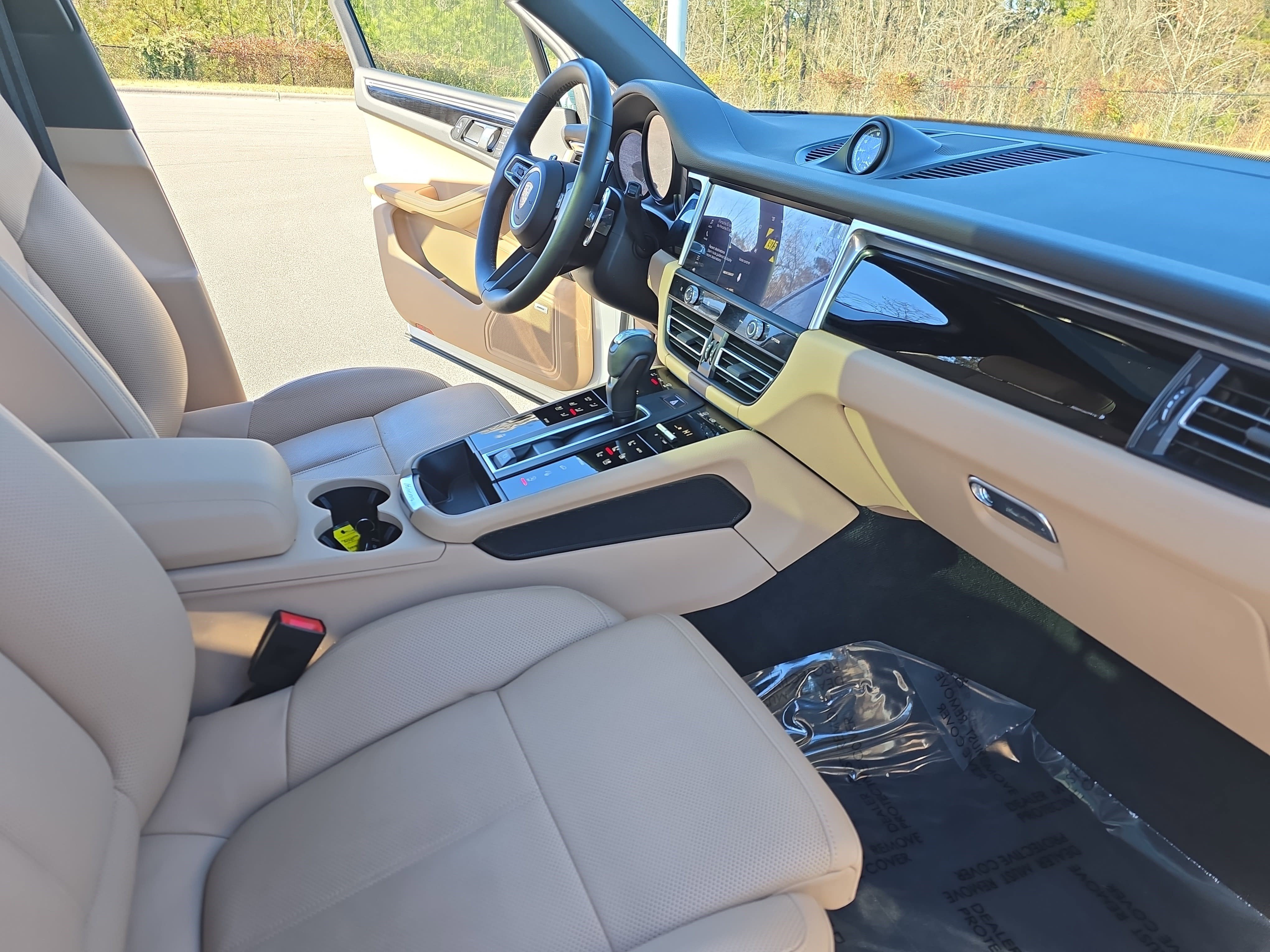 Used 2022 Porsche Macan Base image 10