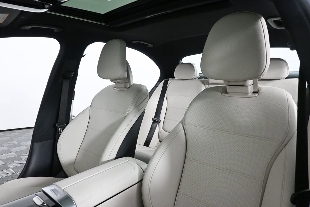 Used 2025 Mercedes-Benz C 300 Sedan image 5