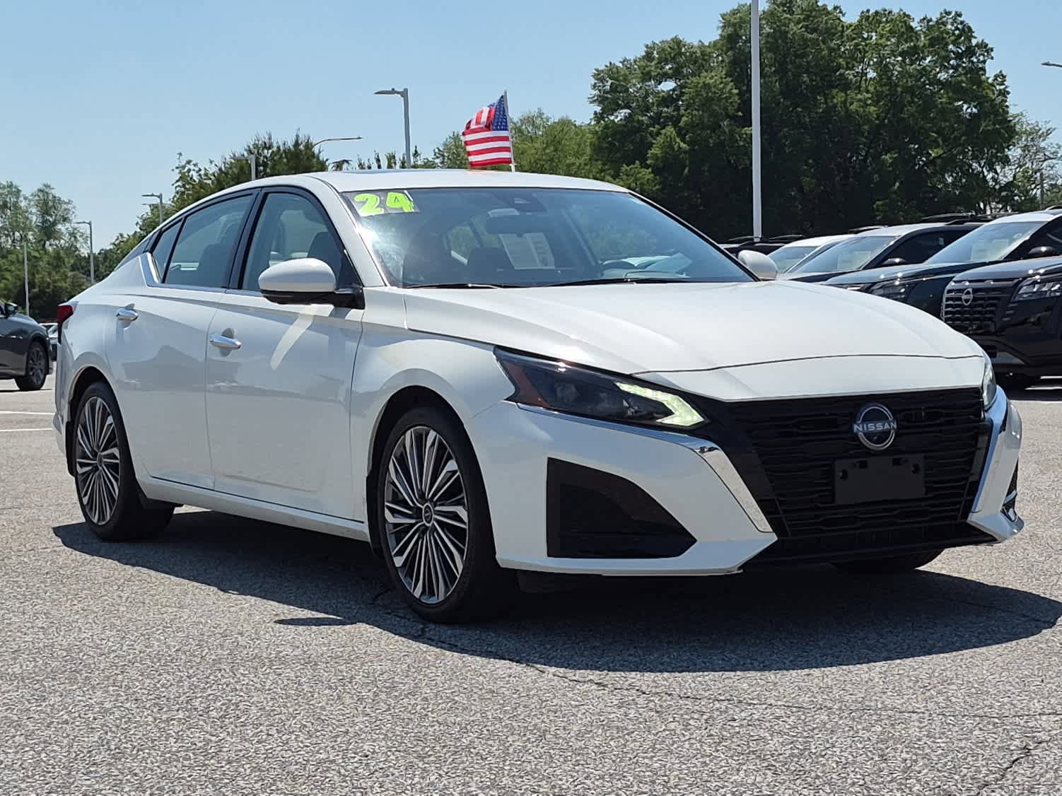 Used 2024 Nissan Altima 2.5 SL FWD image 2