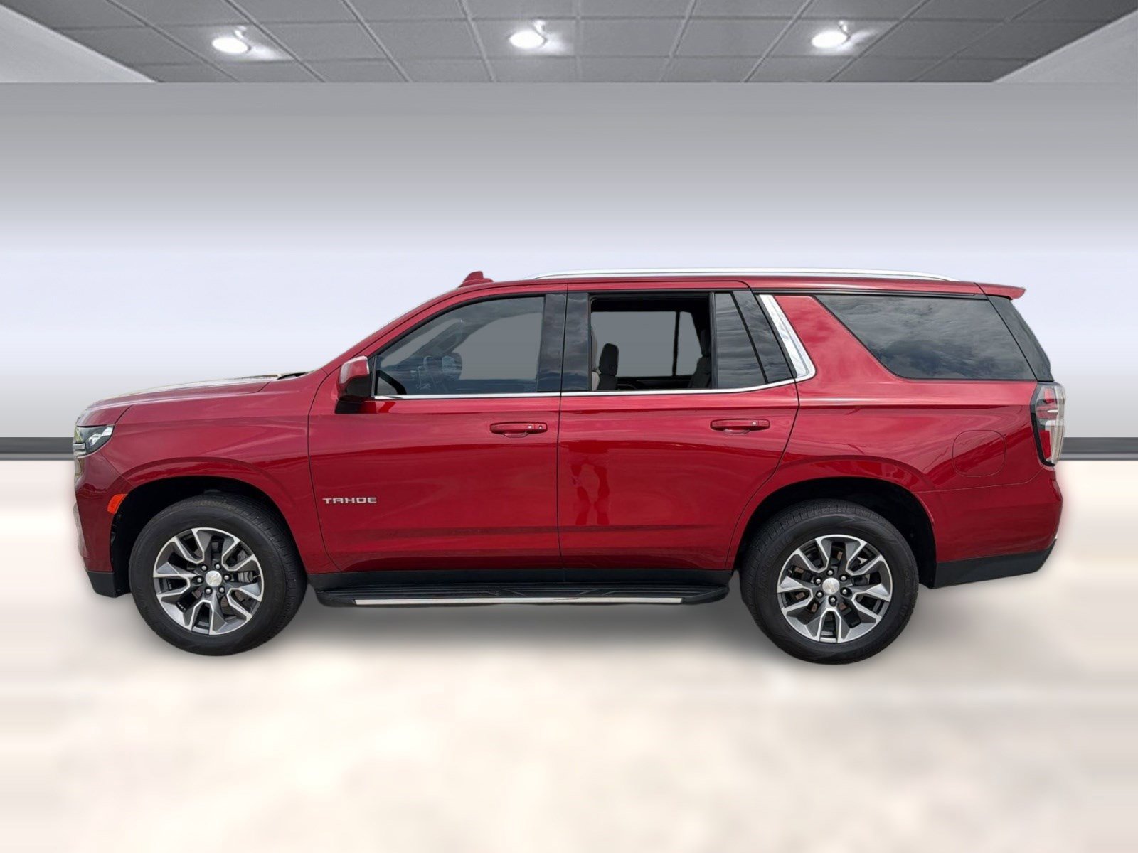 Used 2021 Chevrolet Tahoe LS RWD image 2