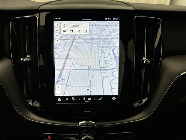 Used 2025 Volvo XC60 B5 Core image 18