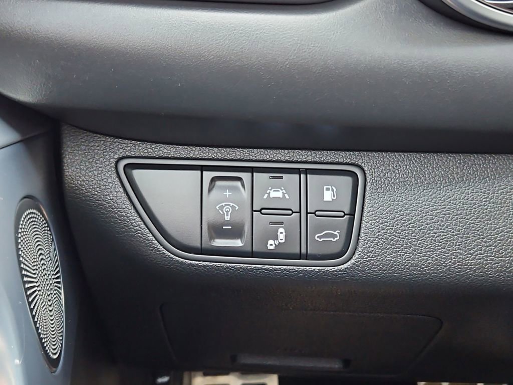 Used 2021 Genesis G70 3.3T image 14