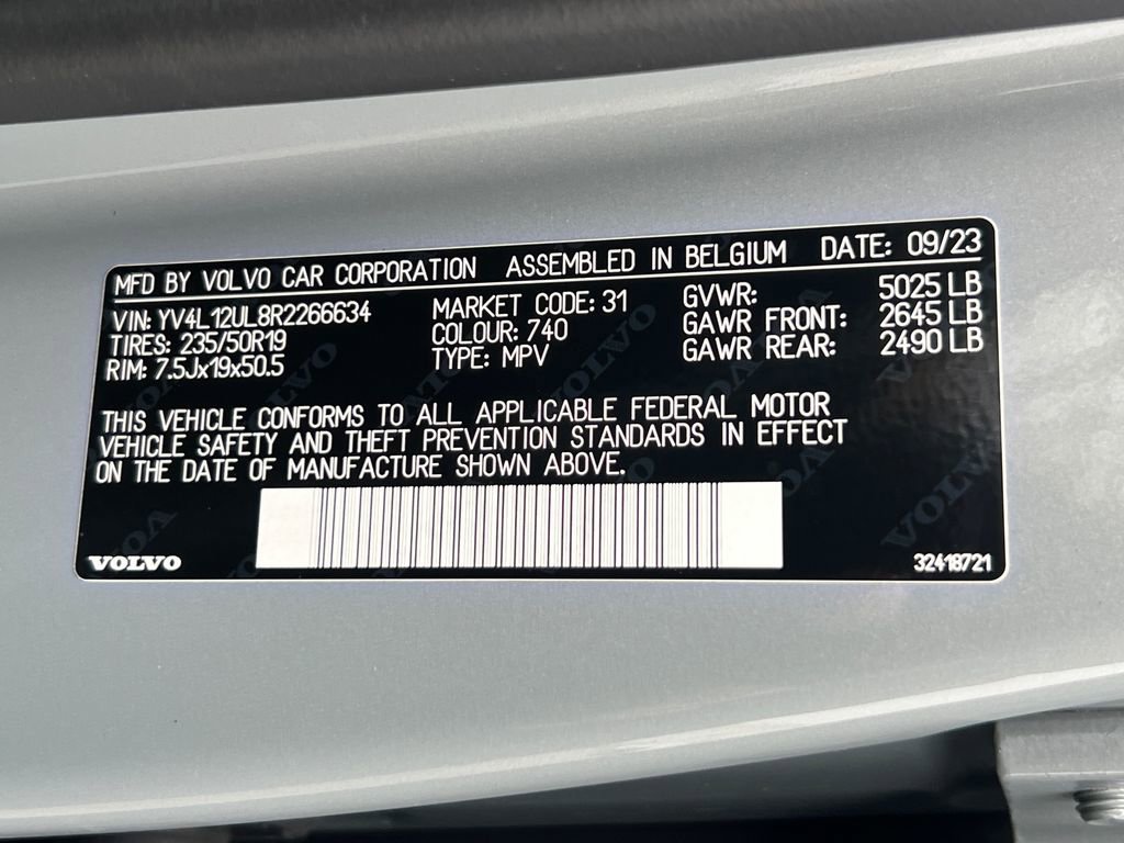 Used 2024 Volvo XC40 B5 Plus w/ Climate Package image 32