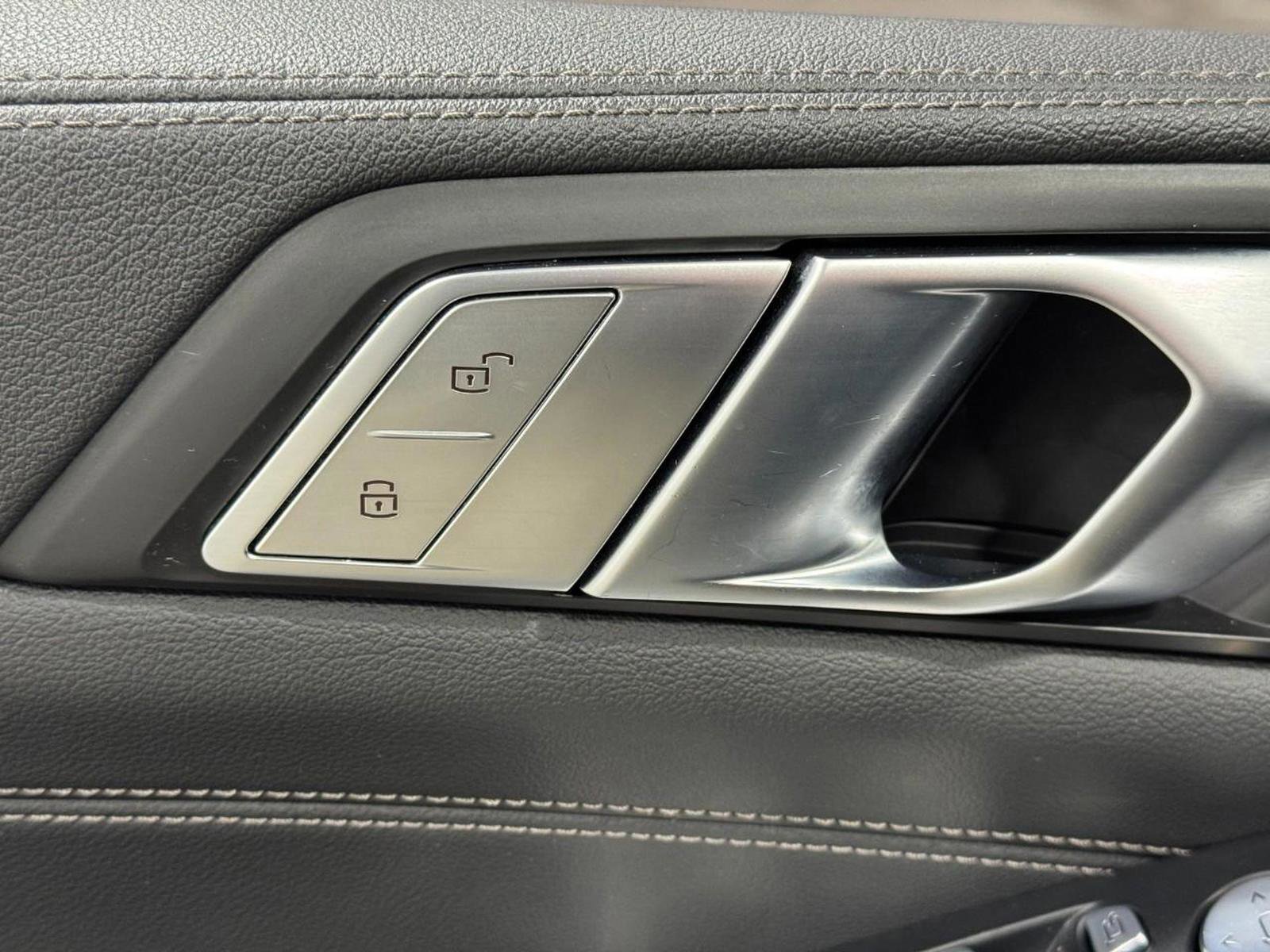 Used 2022 BMW X7 xDrive40i image 25