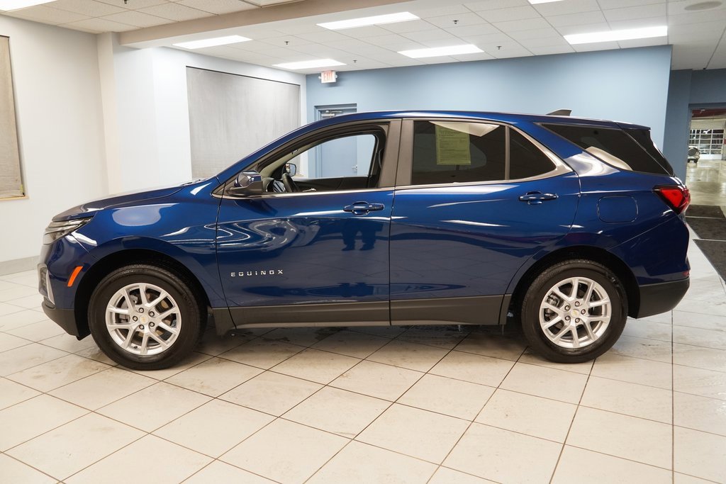 Used 2023 Chevrolet Equinox LT image 2