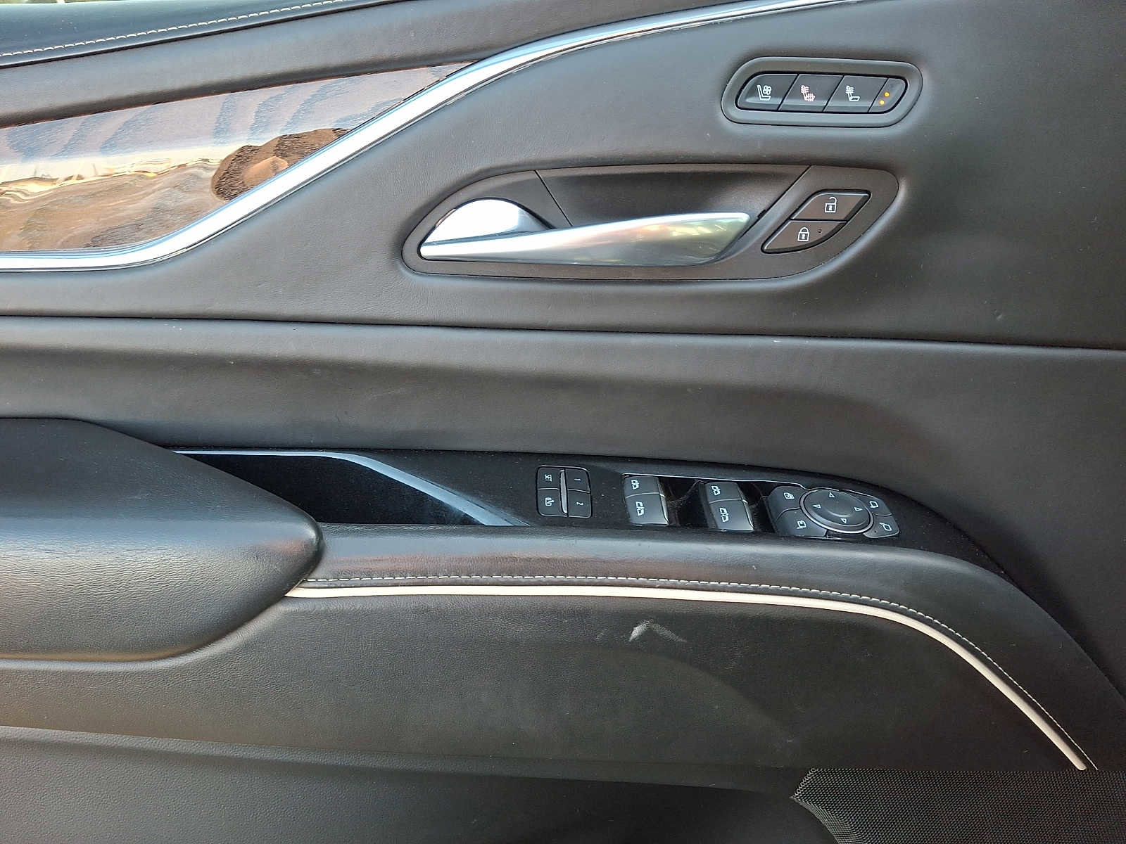 Used 2021 Cadillac Escalade ESV Sport Platinum w/ LPO, ONYX Package image 17