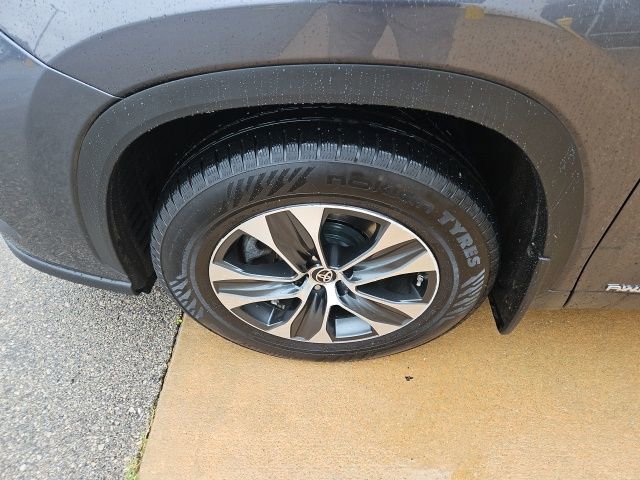 Used 2020 Toyota Highlander XLE image 13