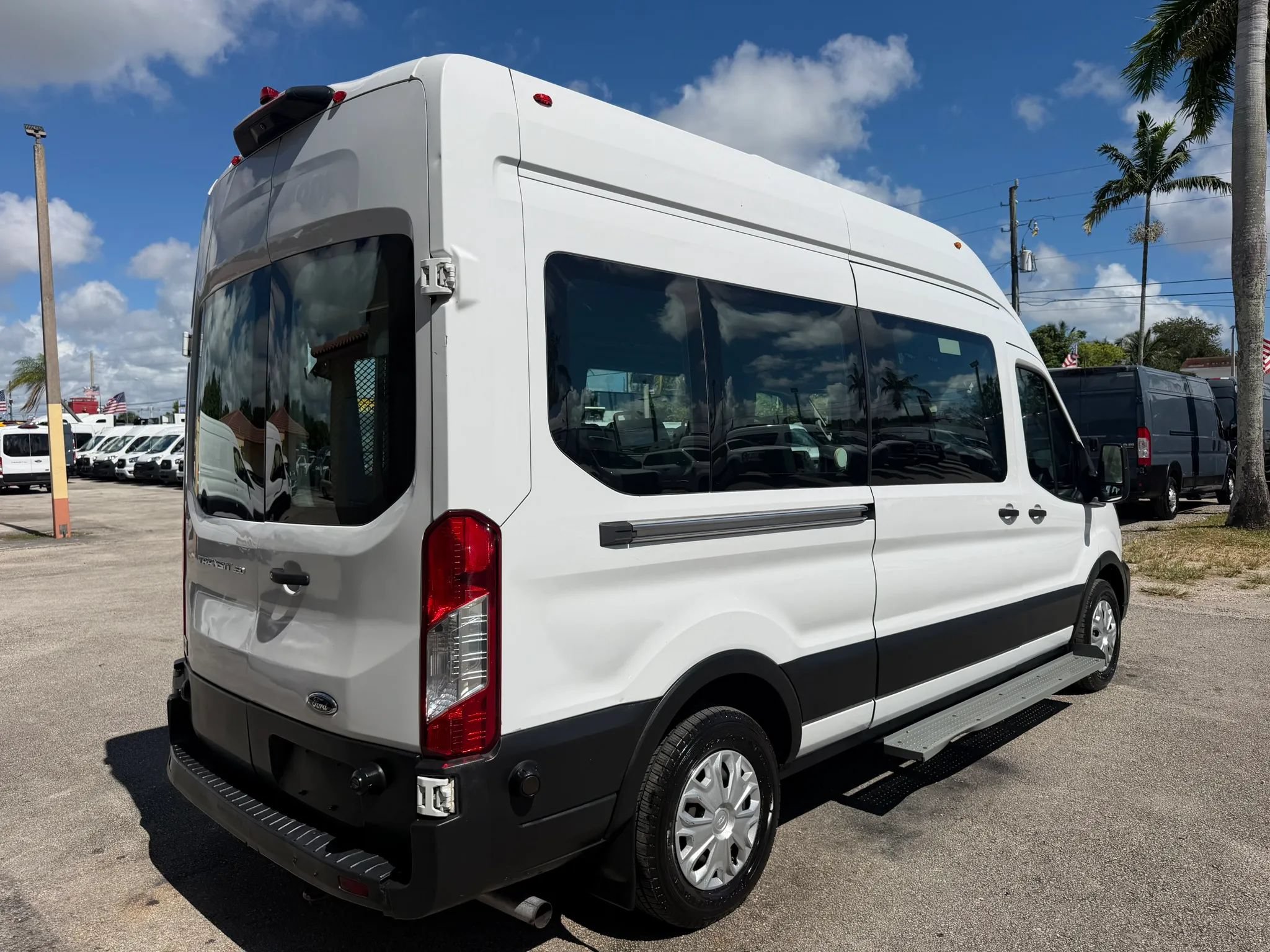 Used 2020 Ford Transit 350 148 High Roof RWD image 7