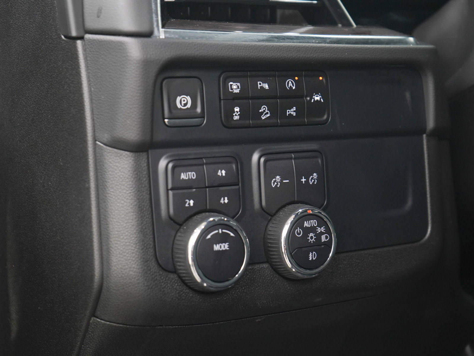 Used 2025 Chevrolet Suburban Z71 AWD/4WD image 26