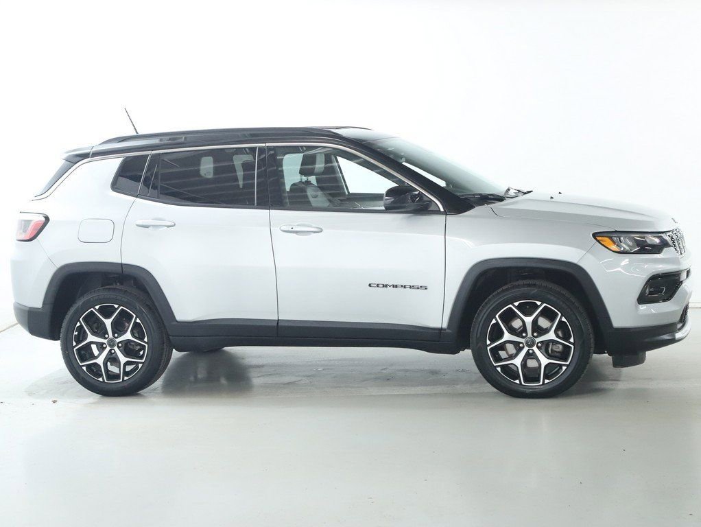 Used 2025 Jeep Compass Limited AWD/4WD image 11