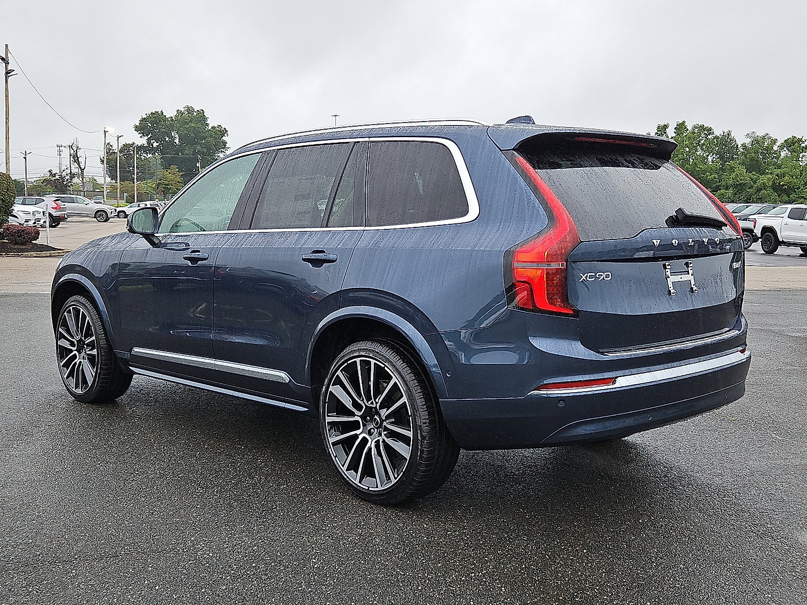 New 2026 Volvo XC90 B6 Plus w/ Protection Package Premier image 4