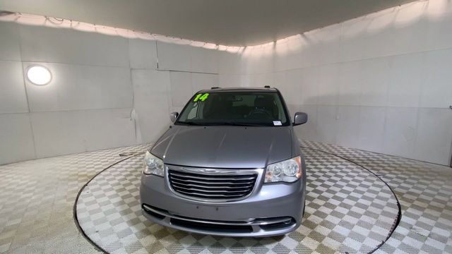 Used 2014 Chrysler Town & Country Touring w/ Driver Convenience Group image 6