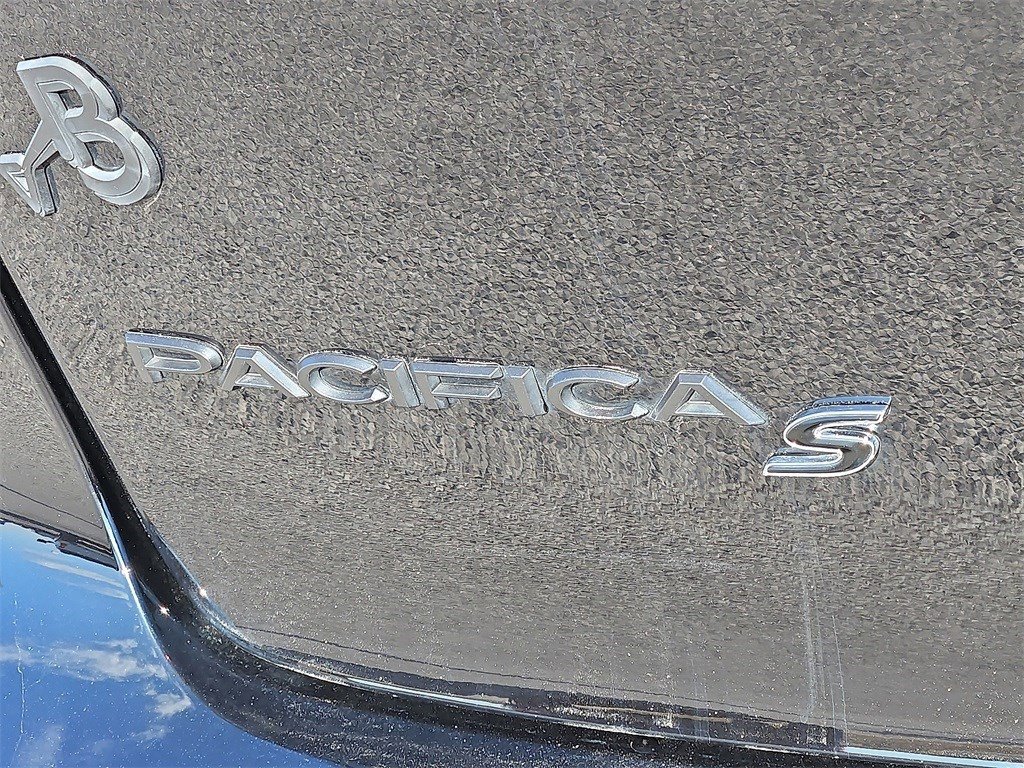 Used 2024 Chrysler Pacifica Limited w/ S Appearance Package image 14