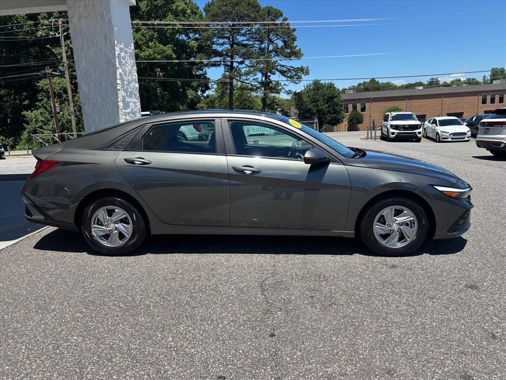 Used 2024 Hyundai Elantra SE FWD image 20