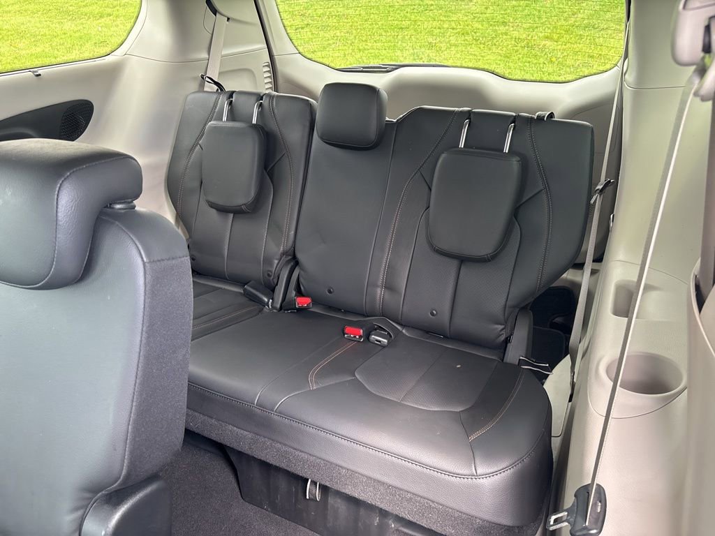 Used 2020 Chrysler Pacifica Touring-L Plus image 13