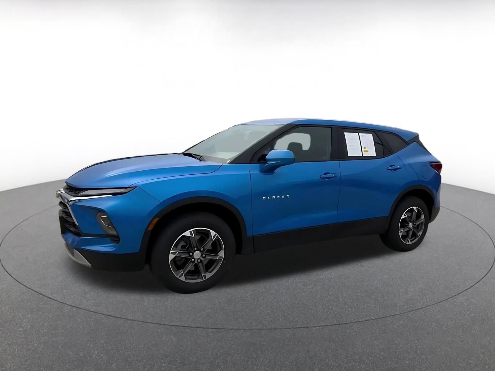 Used 2025 Chevrolet Blazer LT FWD image 8