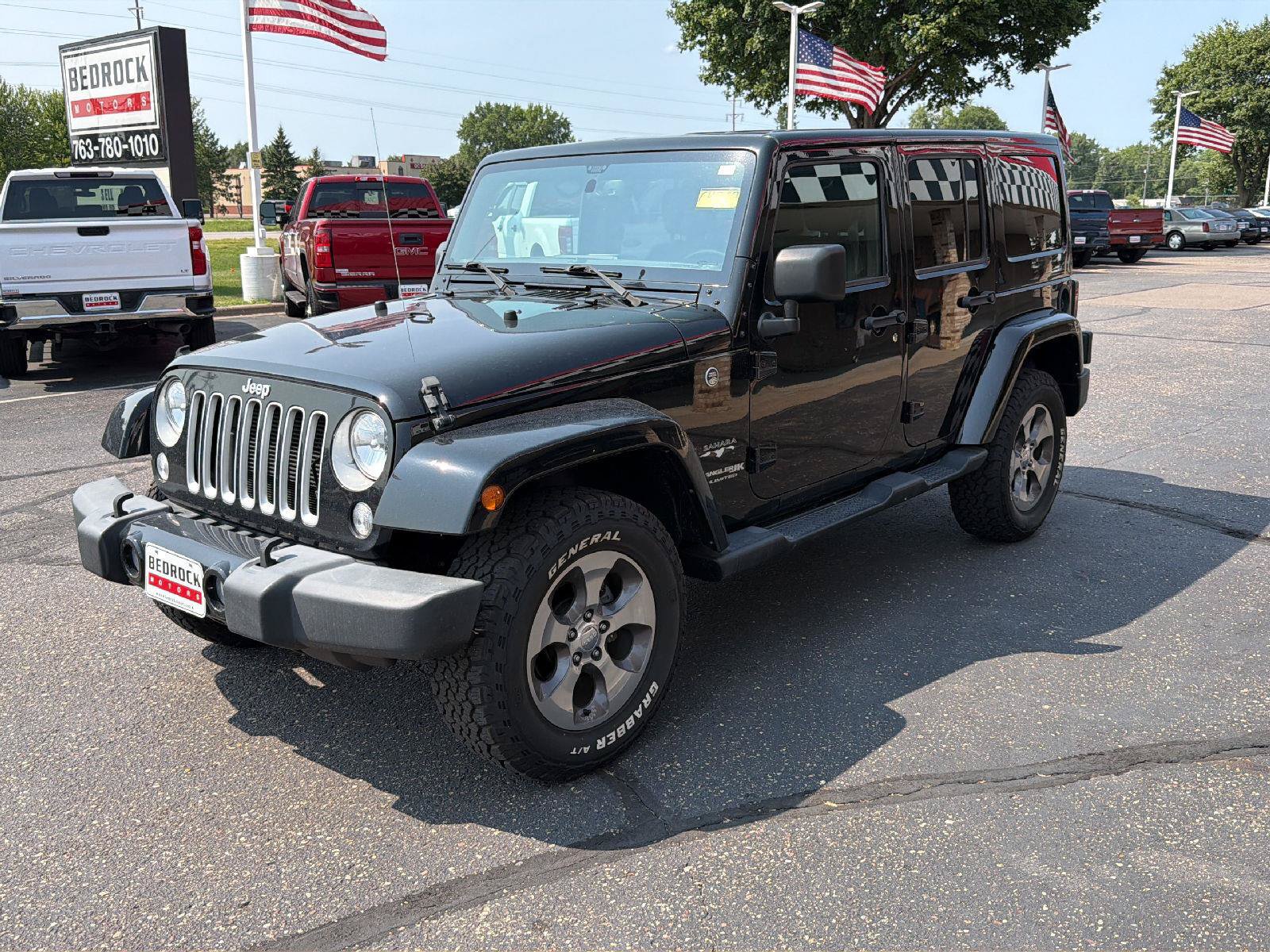 Used 2018 Jeep Wrangler Unlimited Sahara w/ Connectivity Group AWD/4WD image 3