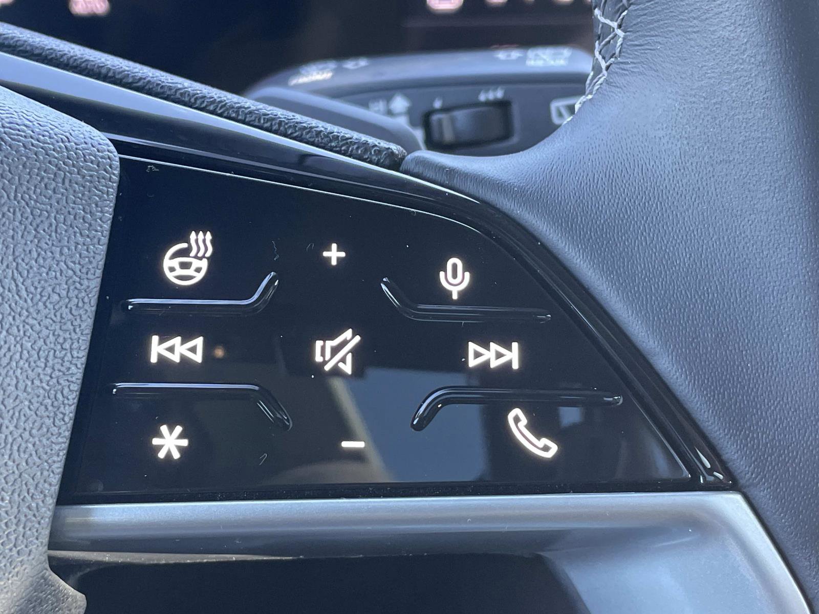 Used 2025 Audi Q5 Premium w/ Convenience Package image 24