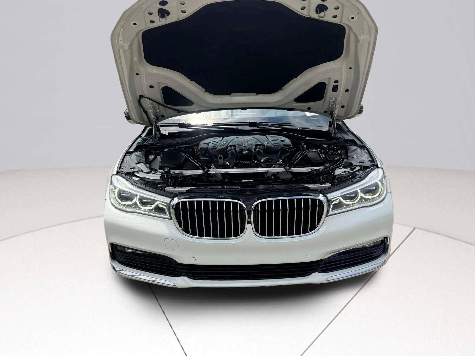 Used 2016 BMW 750i xDrive AWD/4WD image 54