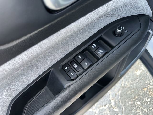 Used 2023 Jeep Compass Latitude image 17